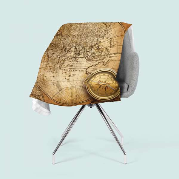 Fleece blanket: OLD COMPASS ON THE MAP