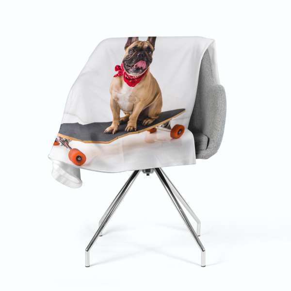 Fleece blanket: FRENCH BULLDOG ON SKATEBOARD