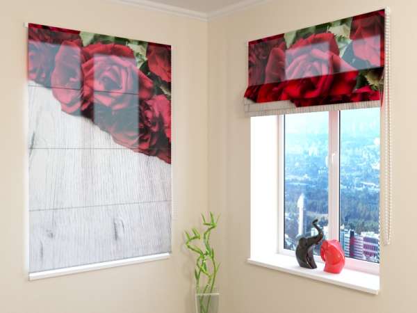 Roman blind: ROSES ON WOOD